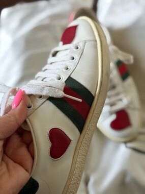 Gucci women’s White Leather Sneakers with Red Heart and Green-Red Stripe